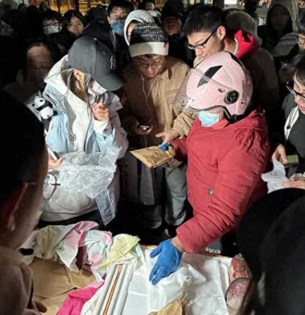 鹅腿阿姨凭什么让三大高校争抢