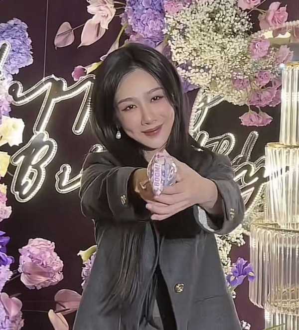 杨紫最近的新消息!被曝整容,脸肿僵硬