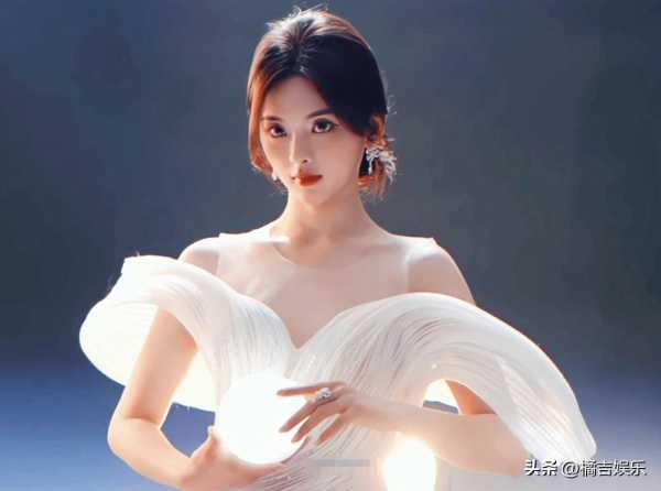 杨超越是怎么火的?被算命大师说能大红