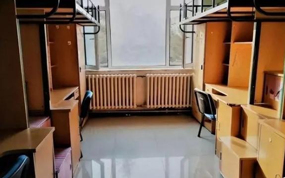 高校不予安排住宿 媒体:大趋势