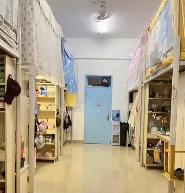 高校不予安排住宿 媒体:大趋势