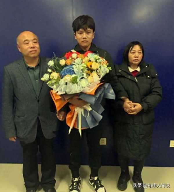 解清帅跟妈妈认亲戚收获满把红包