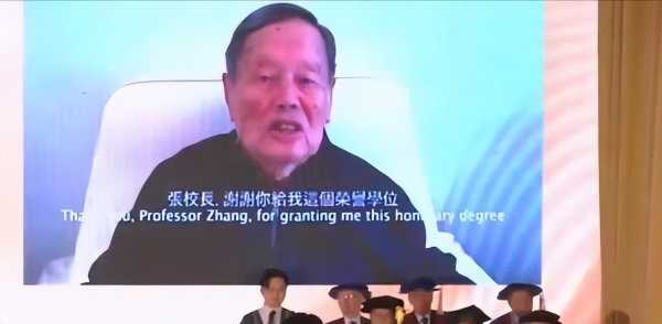 杨振宁翁帆真的离婚了?2024牵手秀恩爱