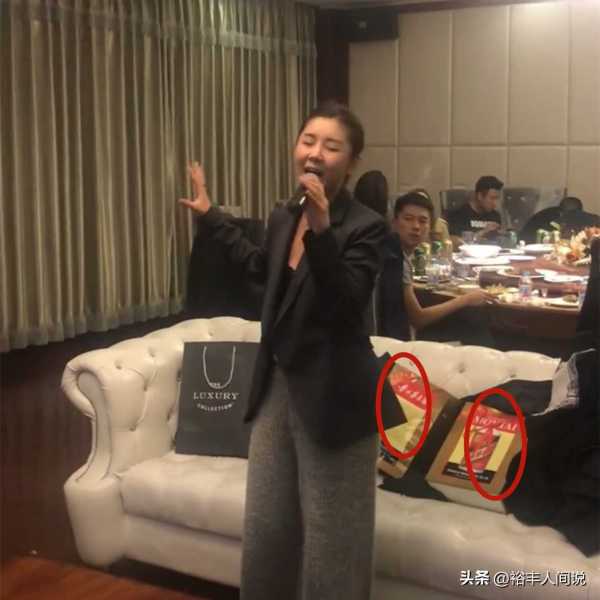 王雷夫妇参加私人聚会!李小萌亲自献唱