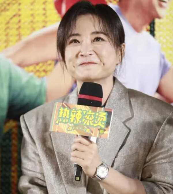 张小斐曾陪贾玲考研自己考上了