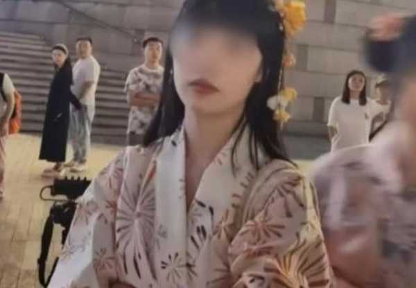 重庆两女子穿和服跳舞被群众谴责