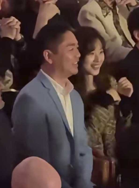 李云迪近况曝光!刘强东章泽天现身捧场