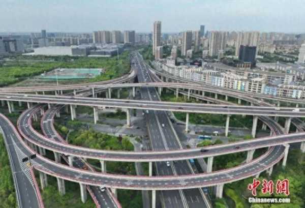 楼市限购全国仅剩7地!网友:反正没钱买房
