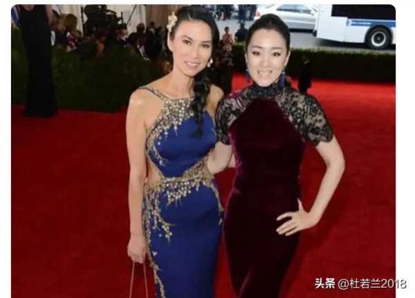 邓文迪与巩俐罕见合影!巩俐的女王气质