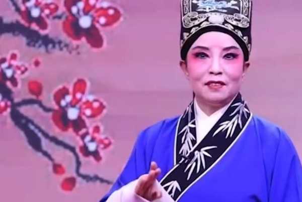 李艳灵女扮男装43年终于火了