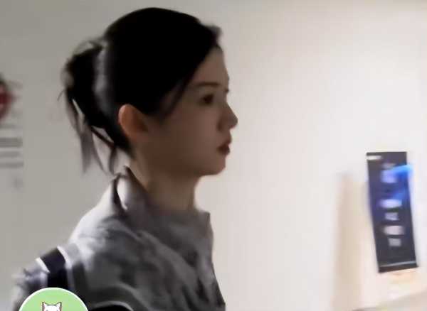 周也被曝“黑脸”后拿了六公主的糖