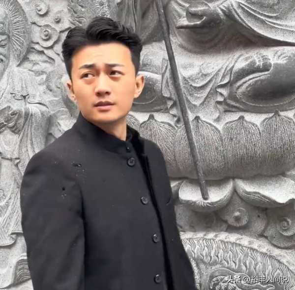 网红耀杨花三年为姥爷祈福!三临九华山