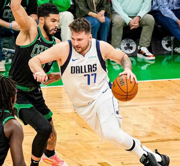 绿军再胜独行侠 大比分2-0