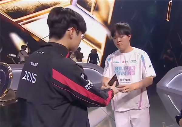 BLG一轮游:沙特电竞世界杯BLG不敌T1