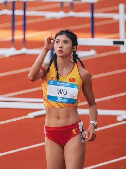吴艳妮三角裤风波,吴艳妮三角裤太小惹争议