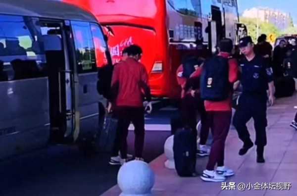 国足出征日本几乎没有球迷送行