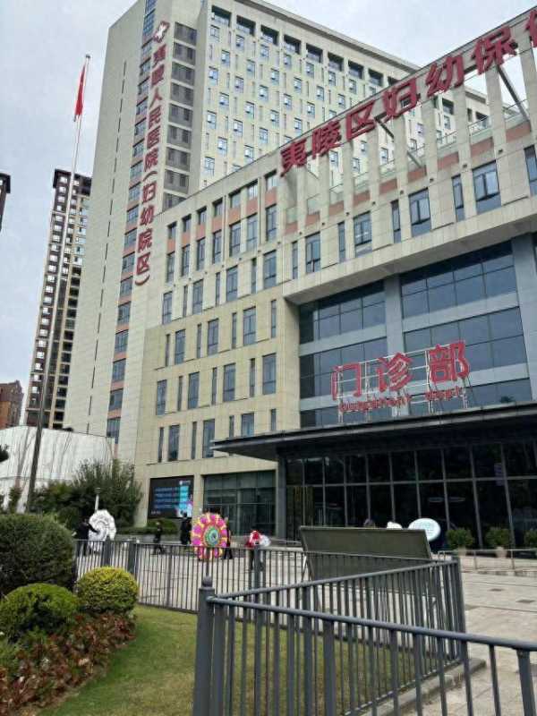 天大新生儿照蓝光时离奇身亡"