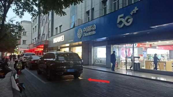 车在停车位上被拖走 交警:领导让拖的