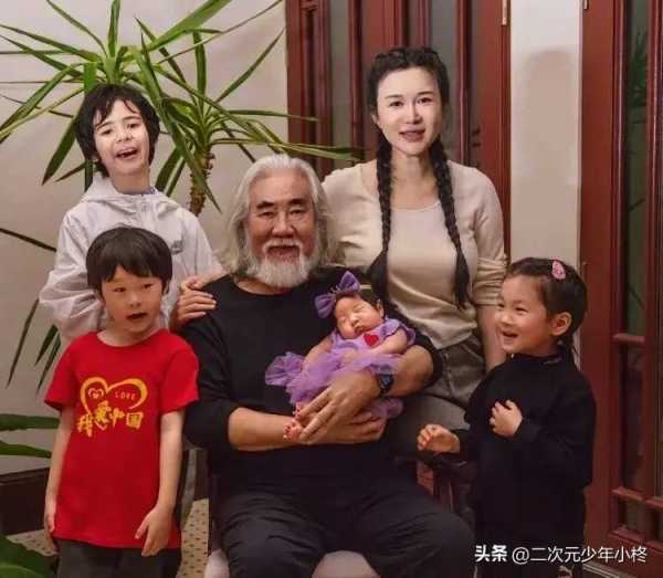 张纪中四胎女儿满月!龙珠胖乎乎超可爱