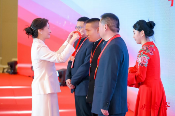 宗馥莉交出成绩单!娃哈哈业绩重回巅峰