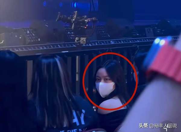 刘德华12岁女儿现身演唱会!穿露肩裙披散长发