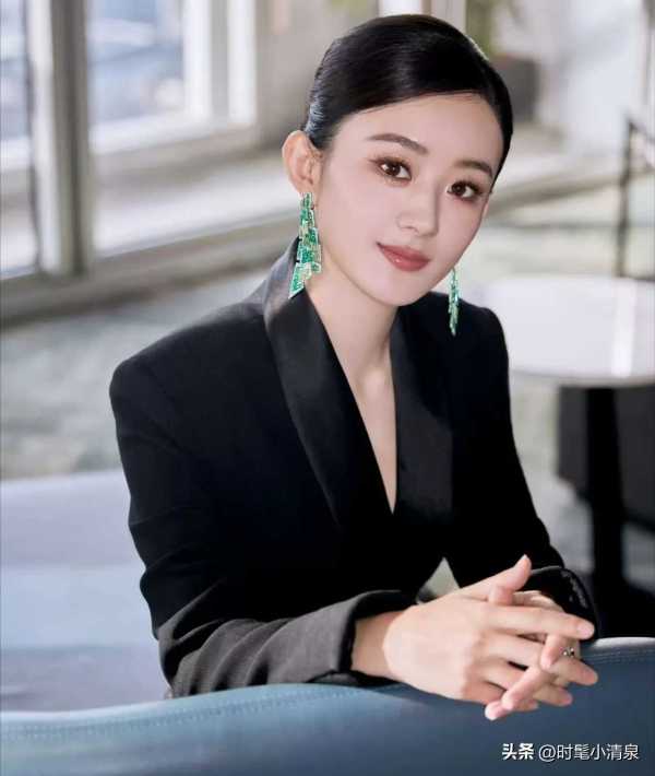 赵丽颖红毯造型被嘲太土像微商