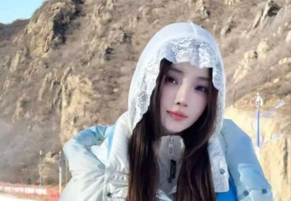 李小璐的情感状况,李小璐给贾乃亮戴帽子