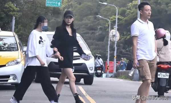 汪小菲夫妇携女儿爬山祈福!继母马筱梅紧牵