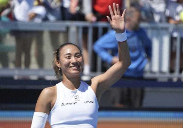 郑钦文晋级16强!2-0复仇汤森德