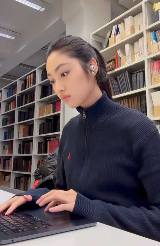 任达华女儿在名校跳级上课学习到凌晨