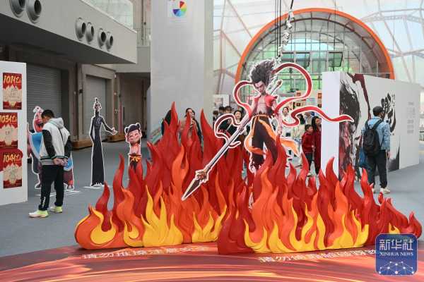 哪吒2破亿手绘海报展在北京举行