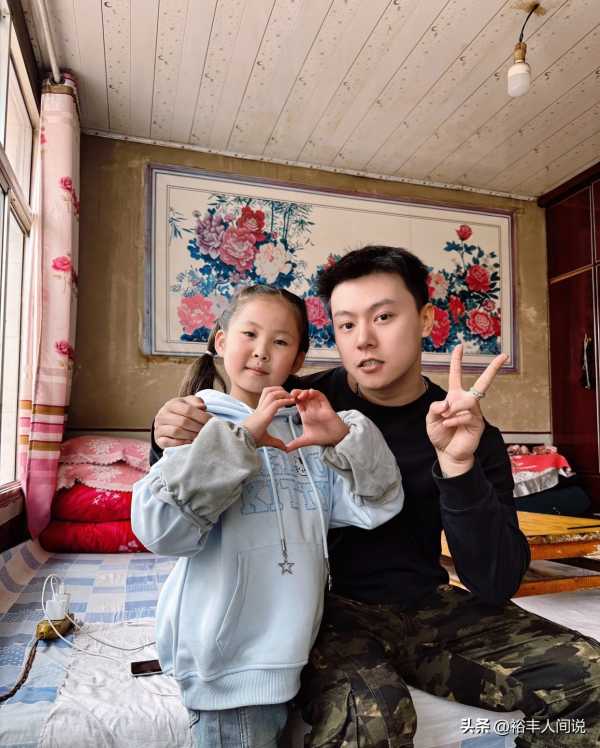 王晨正终于接到了小丫头!模样和妈妈如饼印