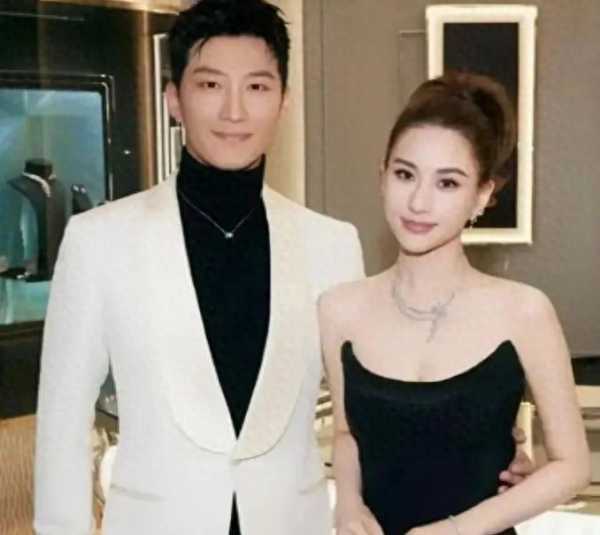 窦骁卡点给何超莲庆生!辟谣婚变传闻