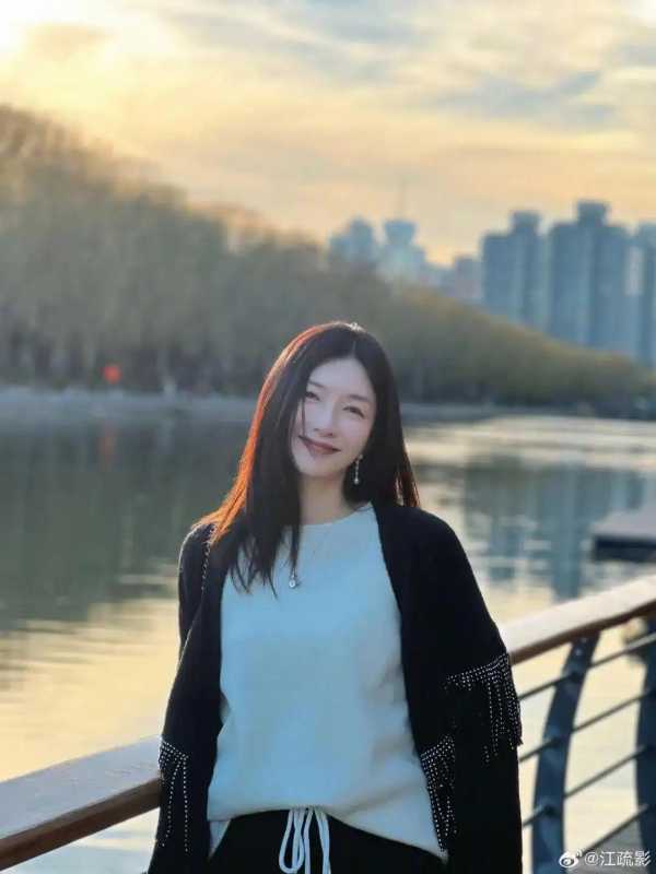 江疏影工作室回应:呵呵!被疑与富商海外产子