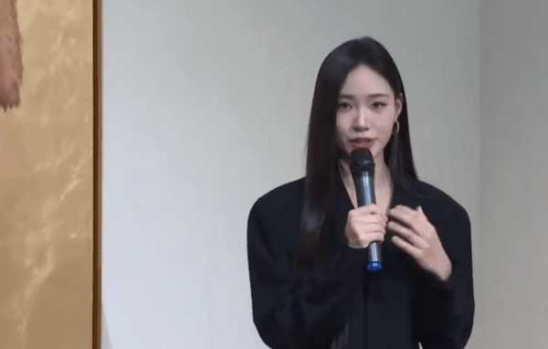 小S女儿在画展上谈及大S