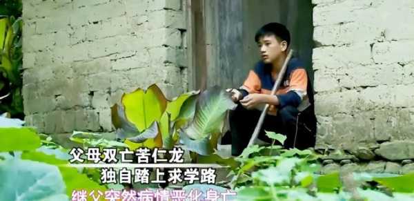 前央视主持人李小萌全网寻跪继父坟前的他