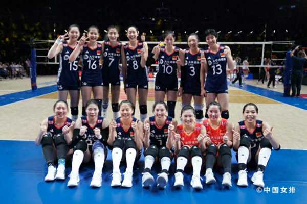 中国女排战胜加拿大队!锁定世界联赛总决赛