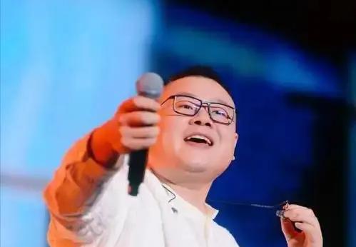 岳云鹏为何宁愿挨骂也要开演唱会