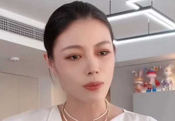 汪峰前妻葛荟婕说女儿小苹果不想认她