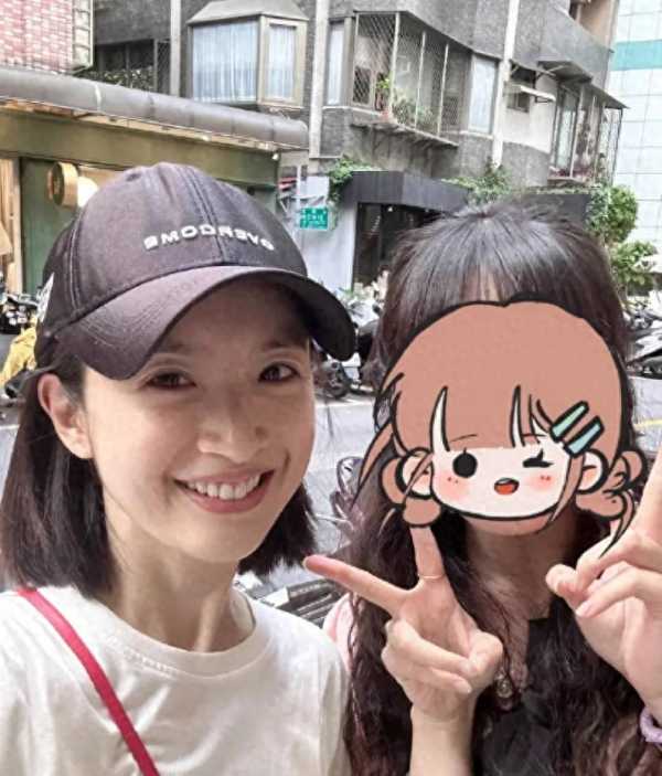 林依晨二胎后首露面 素颜白到发光