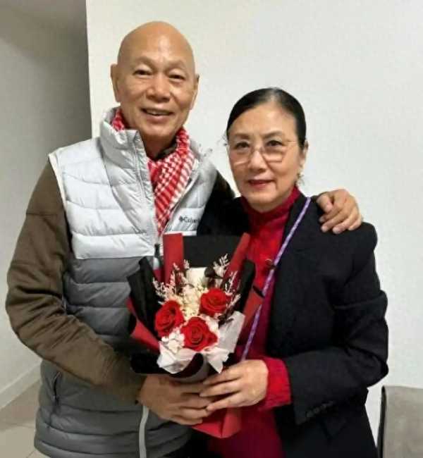 罗家英患癌放弃化疗 妻子汪明荃回应