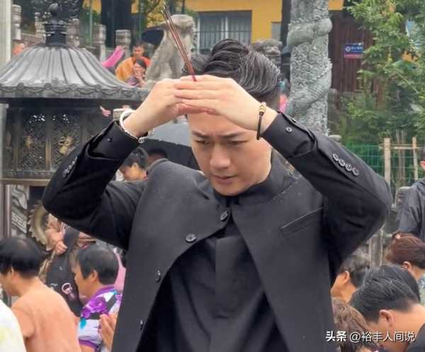 网红耀杨自曝妈妈出家!现任是自己大姨