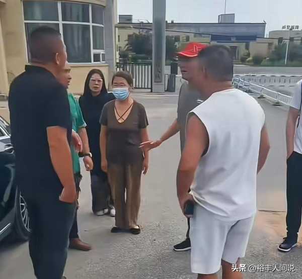 沈阳网红板砖大爷重获自由!拜访鲁园朋友