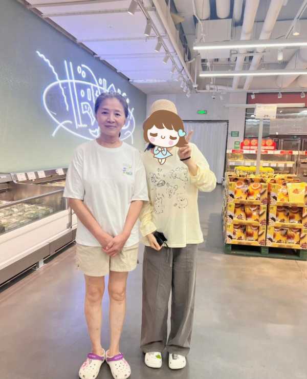“大脚娘”迟蓬逛超市被偶遇!看起来也是老年人