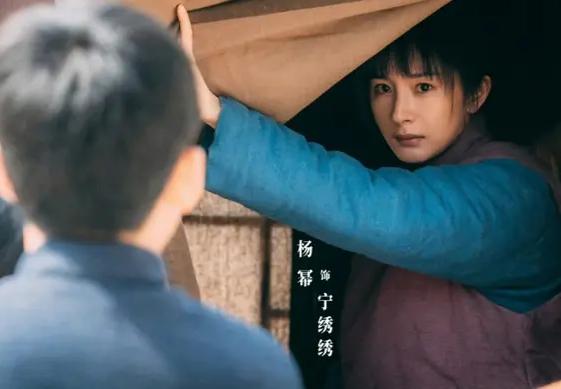 杨幂《生万物》开播即爆!只因土地里长出命运的狂花