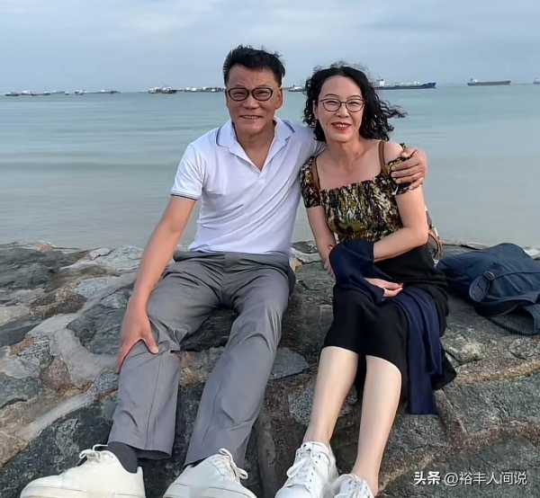 张丹红七夕秀幸福!李国庆像个孩子一样开心