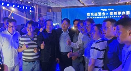刘强东敬了15桌酒 喝超半斤茅台