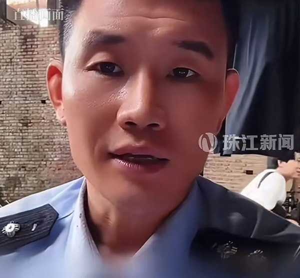 “嘎子哥”抖音账号被封!因穿警服直播已被行拘7日