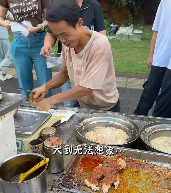 景德镇鸡排哥走红!平凡摊主凭啥圈粉