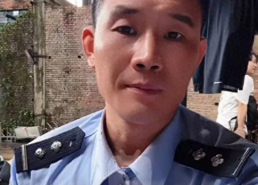 “嘎子”谢孟伟回应直播穿警服骂人